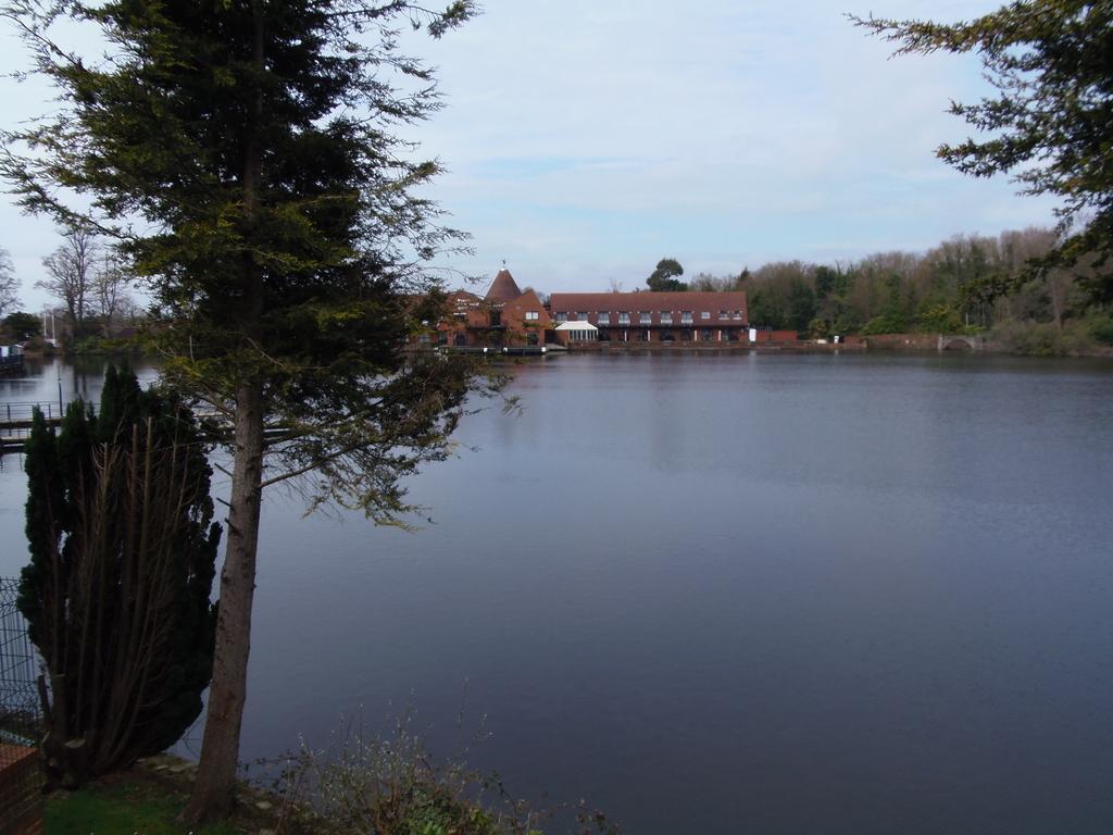 Lakeside Continental Hotel Camberley Exterior foto
