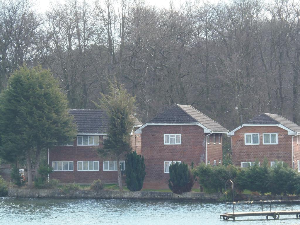 Lakeside Continental Hotel Camberley Exterior foto