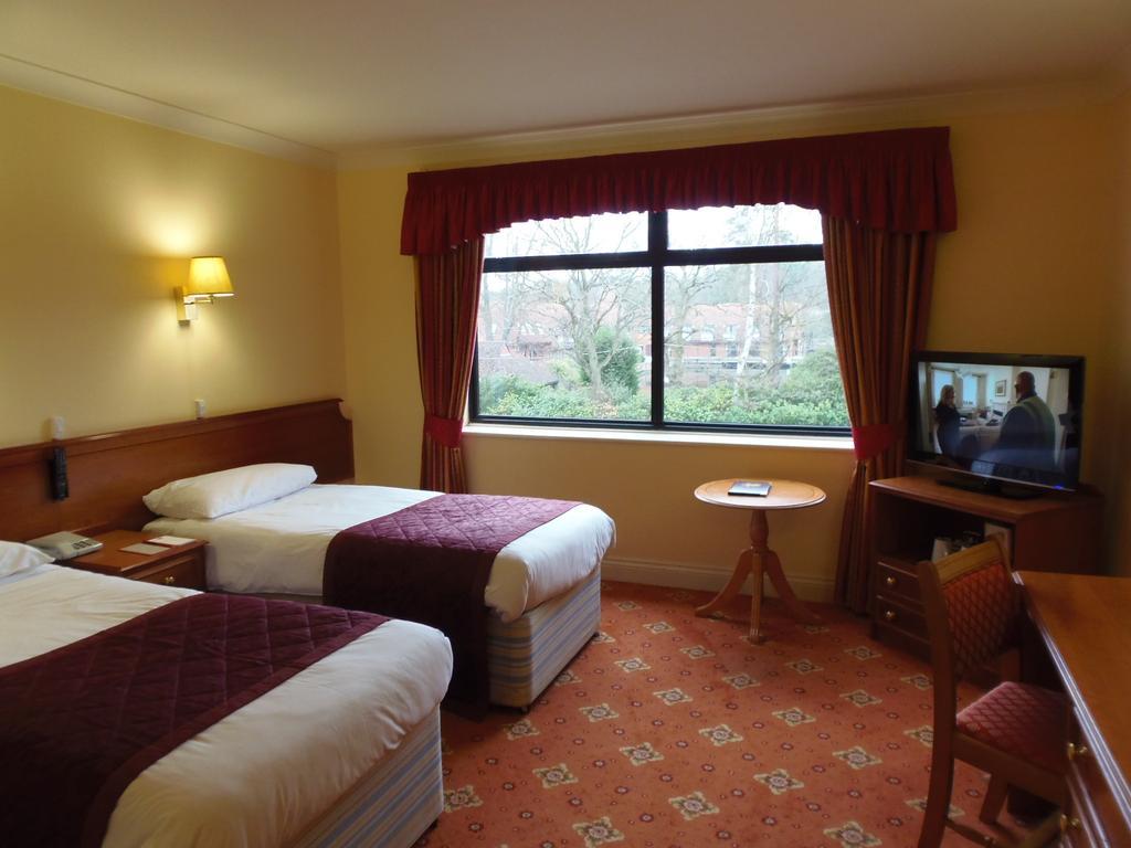 Lakeside Continental Hotel Camberley Exterior foto